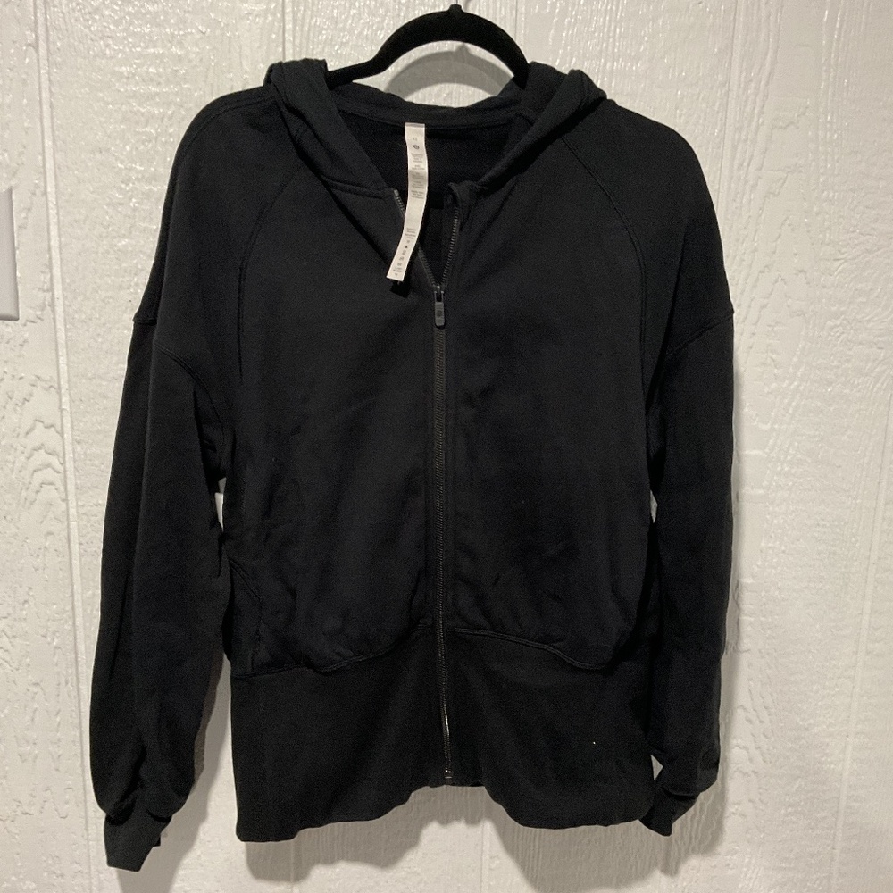 LULULEMON ZIPPER  SWEATSHIRT (USED)